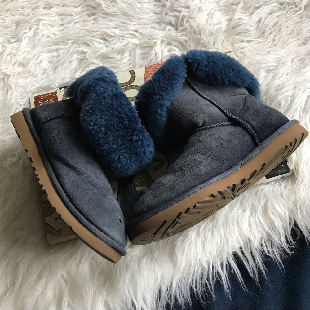UGG Bailey Button II Boot - Picture 2 of 10